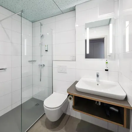 מלון Stadthotel Am Wasen