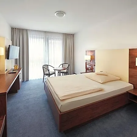 מלון Stadthotel Am Wasen 3*